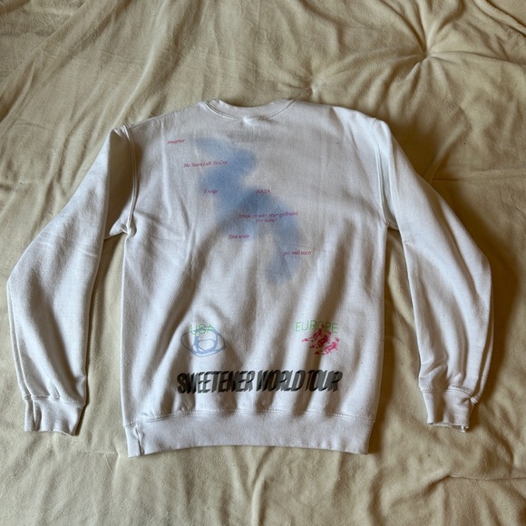 Ariana Grande Sweetener World Tour 2019 Pullover Sweater - Picture 4 of 7